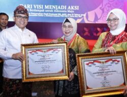 Paman Birin Terima Dua Penghargaan Nasional