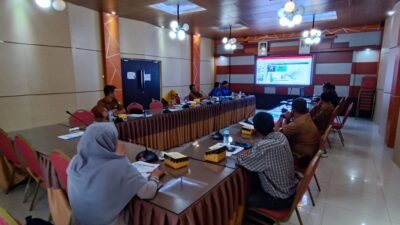 Rapat Ekspose Laporan Antara Kebijakan dan Strategi Daerah Sistem Penyediaan Air Minum ( JAKSTRADA SPAM) pada senin (4/12/2023) bertempat di Aula Bauntung Lantai III Bappedalitbang Kabupaten Banjar. (Foto: Bappedalitbang Kabupaten Banjar/Katajari.com)