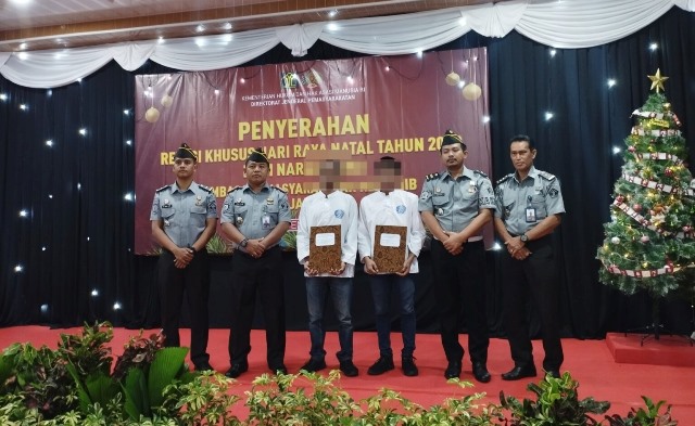 Warga Binaan Pemasyarakatan (WBP) di lingkungan Kantor Wilayah Kementerian Hukum dan HAM (Kemenkumham) Provinsi Kalimantan Selatan (Kalsel) beragama Nasrani mendapatkan Remisi Khusus (RK), Senin (25/12/2023). (Foto: Humas UPT/Katajari.com)