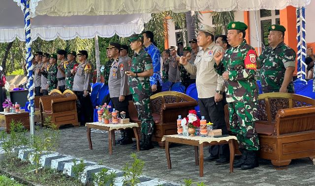 Kepala Badan Penanggulangan Bencana Daerah (BPBD) Kabupaten Banjar Warsita SHut MP bersama pimpinan institusi terkait. (Foto: DKISP Kabupaten Banjar/Katajari.com)