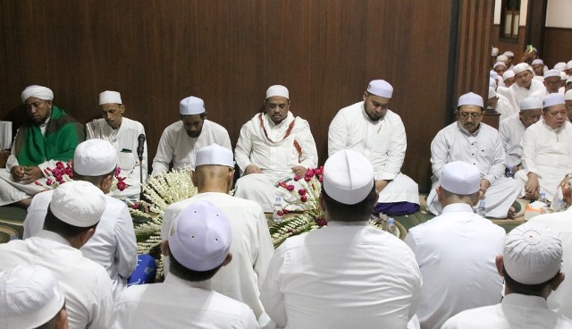 Haul ke 34 Guru Semman Mulia atau Guru Padang (Allimul Al-Allamah Asy-Syekh Muhammad Semman bin Haji Mulia), Sabtu (6/1/2024) malam di Kelurahan Keraton Martapura. (Foto: Kominfo Kabupaten Banjar/Katajari.com)