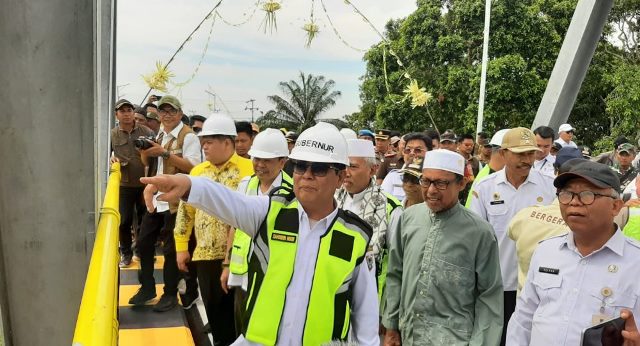 Gubernur Kalsel H Sahbirin Noor atau Paman Birin menyatakan akan melanjutkan pembangunan infrastruktur jalandari Jalan Martapura Lama menuju Jejangkit. (Foto: Adpim Setdaprov Kalsel/Katajari.com)