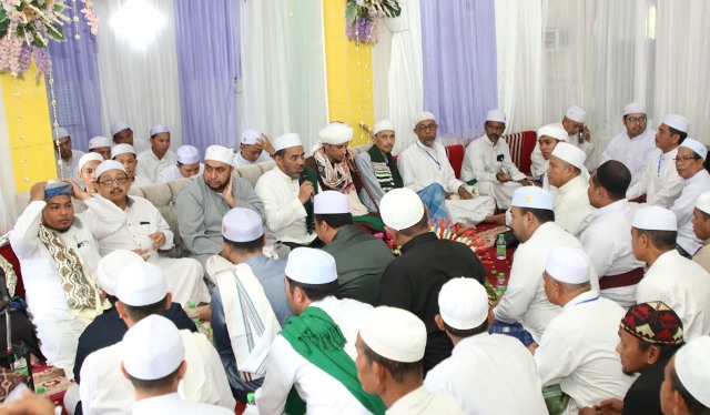 Haul ke 2 Habib Abdurrahman (Habib Kusambi) bin Husin Fakhir Assegaf dan haul ke 9 wali majedub yang juga puterinya, Syarifah Nur Maya, Senin (1/1/2024) di Desa Padang Panjang Kecamatan Karang Intan Kabupaten Banjar. (Foto: Kominfo Kabupaten Banjar/Katajari.com)