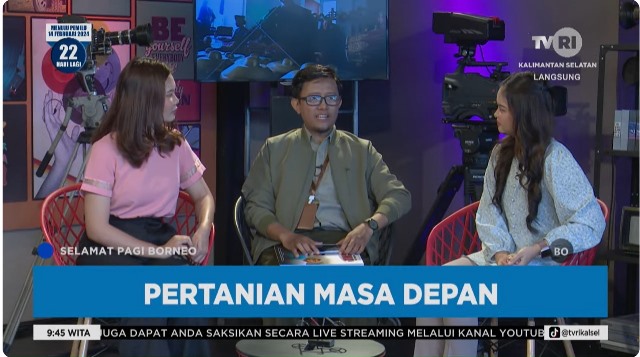 Acara bertajuk “Pertanian Masa Depan”, PPIU Kalsel mengirimkan Project Manager (PM), Angga Tri Aditia Permana, yang hadir langsung dan berbincang di TVRI Kalsel, Senin (22/1/2024). (Foto: Tim Ekspos SMK PP Negeri Banjarbaru/Katajari.com)