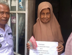 Pemerintah Kecamatan Simpang Empat Menyalurkan Bantuan Langsung Tunai