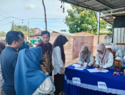 Lisa Halaby Didampingi Suami dan Anak Salurkan Hak Suara