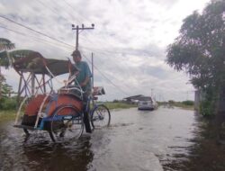 Jalan Makam Desa Keramat Terendam Banjir Sejak Desember 2024