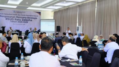 Direktur RSUD Ratu Zalecha Martapura Membuka Forum Konsultasi Publik