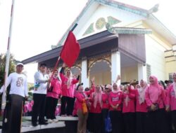 Fun Walk Hari Ikatan Bidan Indonesia di Halaman Kominfo Kalsel