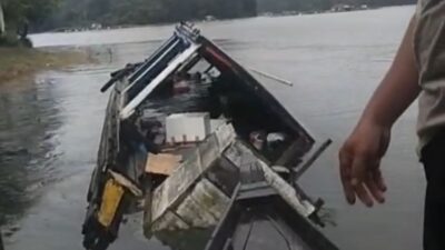 Dua Kapal Karam di Perairan Bendungan  Riam Kanan