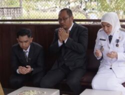 Wali Kota Lisa Halaby Ziarah ke Makam Orang Tua di Martapura