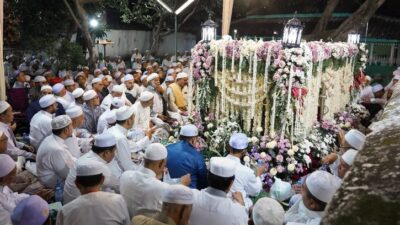 Ribuan Jemaah Peringati Haul Guru Bangil