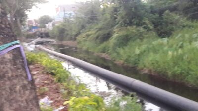 Teknisi PT Air Minum Intan Banjar Perbaiki Kebocoran Pipa di Jalan Gubernur Syarkawi