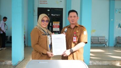 Pegawai RSUD Ratu Zalecha Melaksanakan Penandatanganan Pakta Integritas
