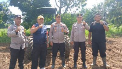 Kuatkan Ketahanan Pangan, SMK PP Negeri Banjarbaru dan Polres Banjarbaru Tanam Jagung Bersama