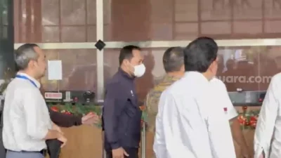 Tri Taruna Fariadi Menyerahkan Diri ke KPK; Bantah Tabrak Tim Penyelidik