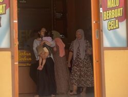 Sejumlah Emak-Emak Adukan Kepala Desa Lawiran ke Polsek Simpang Empat