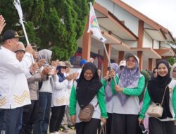 PGRI Kabupaten Balangan Menggelar Kegiatan Jalan Sehat Bertabur Hadiah