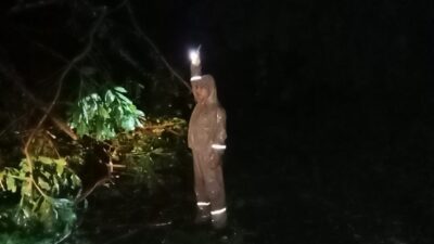 Tebing di Tiwingan Lama Longsor, Warga Gotong Royong