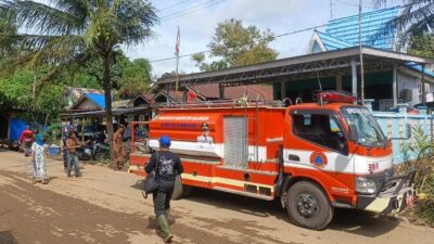 BPBD Kabupaten Balangan Maksimalkan Seluruh Unit Damkar Bersih bersih Rumah Warga Tebing Tinggi
