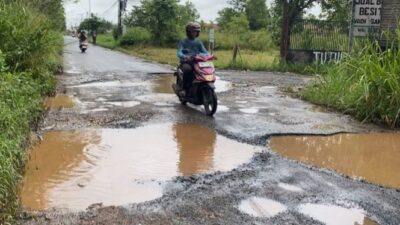Berbenah di Pusat Kota Martapura, Jalan Candra Kirana Terkesan Diabaikan