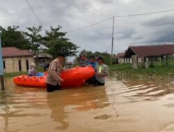 Debit Air Meninggi, Warga Desa Dalam Pagar Memilih Mengungsi