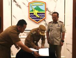 Bupati Muhammad Rusli Serahkan Mobil Operasional Penunjang Kegiatan Kantor Pertanahan Kotabaru