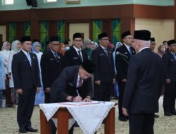 Gubernur Haji Muhidin Melantik 11 Pejabat Pimpinan Tinggi Pratama