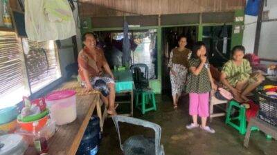 Terdampak Banjir di Desa Keramat Baru, Asun Tutup Warung Nasinya