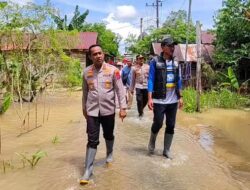 Bupati Banjar Meninjau dan Serahkan Bantuan Warga Terdampak Banjir di Kecamatan Astambul