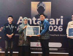 Penghargaan Dedikasi Pembangunan Pendidikan Berkelanjutan, Bupati Kotabaru Meraih Antasari Award 2026
