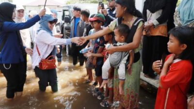 Fathul Jannah Menyalurkan Bantuan Sembako Warga Terdampak Banjir di Jejangkit