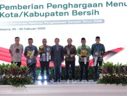 Gubernur Muhidin Meraih Penghargaan Nasional Pembina Terbaik Pengelolaan Sampah