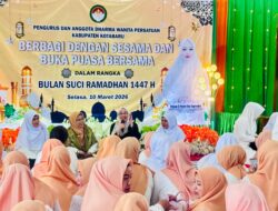 Dharma Wanita Persatuan Kotabaru Berbagi Bansos dan Buka Puasa Bersama