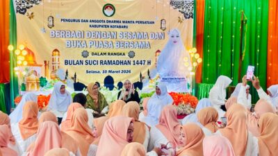 Dharma Wanita Persatuan Kotabaru Berbagi Bansos dan Buka Puasa Bersama