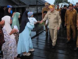 Gubernur Muhidin Kunjungi Korban Banjir di Kabupaten Hulu Sungai Utara