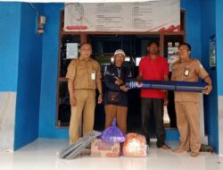 Penyaluran Bantuan Korban Musibah Angin Puting Beliung di Desa Simpang Warga Dalam