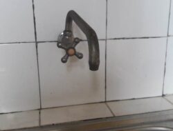 Perbaikan Kebocoran Pipa Zona Bandara di Jalan Pondok 4 Banjarbaru