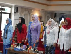 Peringatan Hari Kartini ke 62 di Mahligai Sultan Adam Martapura