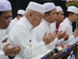 Gubernur Muhidin Diikuti Pejabat Pemprov Kalsel Mengadakan Khataman Al Qur’an