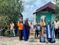 Bantuan Logistik Untuk Warga Terdampak Angin Puting Beliung di Desa Penggalaman