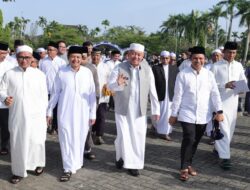 Gubernur Muhidin dan Wagub Hasnuryadi Salat Iduladha di Masjid Raya Sabilal Muhtadin 