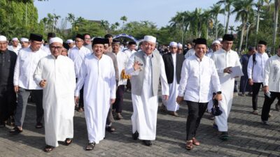 Gubernur Muhidin dan Wagub Hasnuryadi Salat Iduladha di Masjid Raya Sabilal Muhtadin 