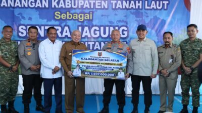 Dukung Swasembada Pangan, Gubernur Muhidin Bantu Alsintan 4 Combine dan 5 Traktor