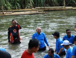 Gubernur Muhidin Didampingi Fathul Jannah Buka Festival Bamboo Rafting 2026 di Loksado