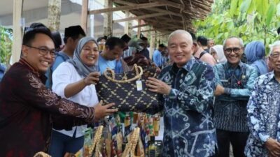 Gubernur Muhidin Apresiasi Program Sampah Tukar Sembako