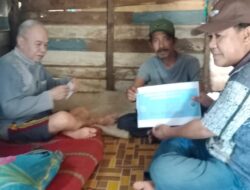 Penyerahan Bantuan Langsung Tunai Khusus Kepada Warga Desa Pasiraman