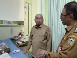 Gubernur Muhidin Jenguk Korban Kapal Virgo Transport 8 di Rumah Sakit