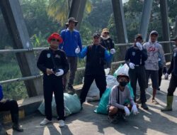 Semangat Gotong Royong, Desa Bawahan Selan Bersihkan Sungai Libatkan Berbagai Unsur