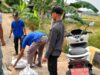 Tingkatkan Akses Masyarakat,  Aparat Desa Pematang Baru dan Warga Perbaiki Jalan
